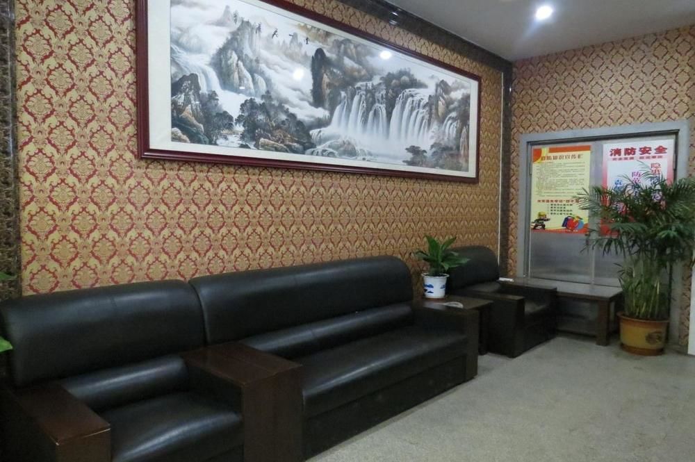 Longwang Business Hotel Liuzhou Екстериор снимка