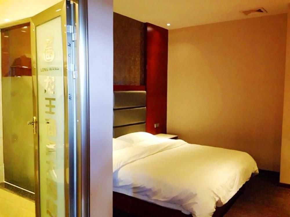 Longwang Business Hotel Liuzhou Екстериор снимка