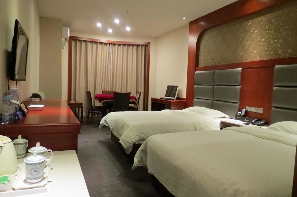 Longwang Business Hotel Liuzhou Екстериор снимка