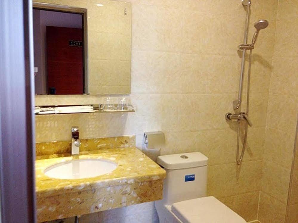 Longwang Business Hotel Liuzhou Екстериор снимка