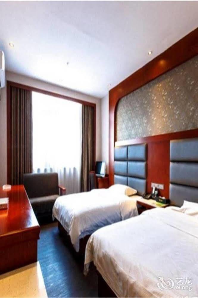 Longwang Business Hotel Liuzhou Екстериор снимка