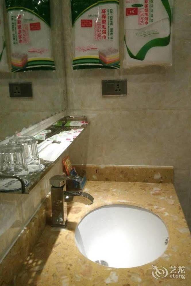 Longwang Business Hotel Liuzhou Екстериор снимка