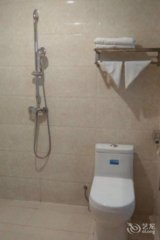 Longwang Business Hotel Liuzhou Екстериор снимка