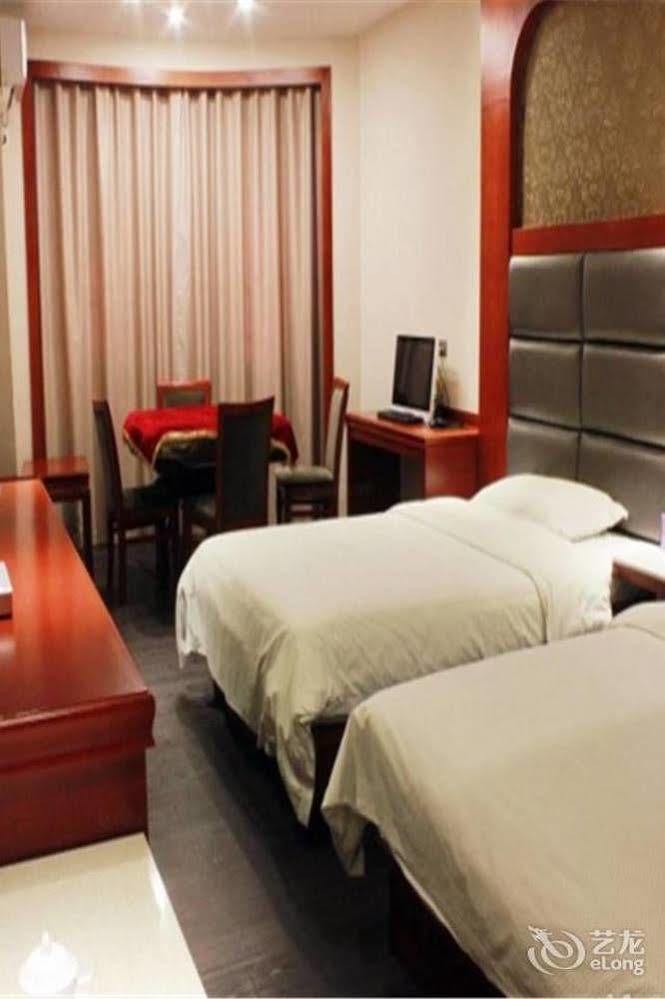 Longwang Business Hotel Liuzhou Екстериор снимка