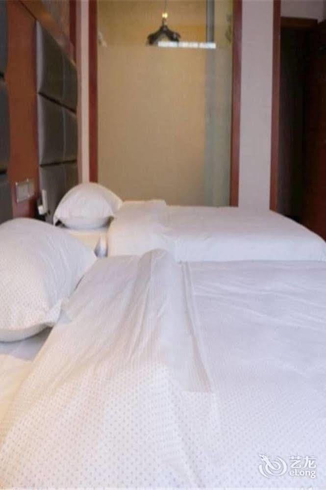Longwang Business Hotel Liuzhou Екстериор снимка