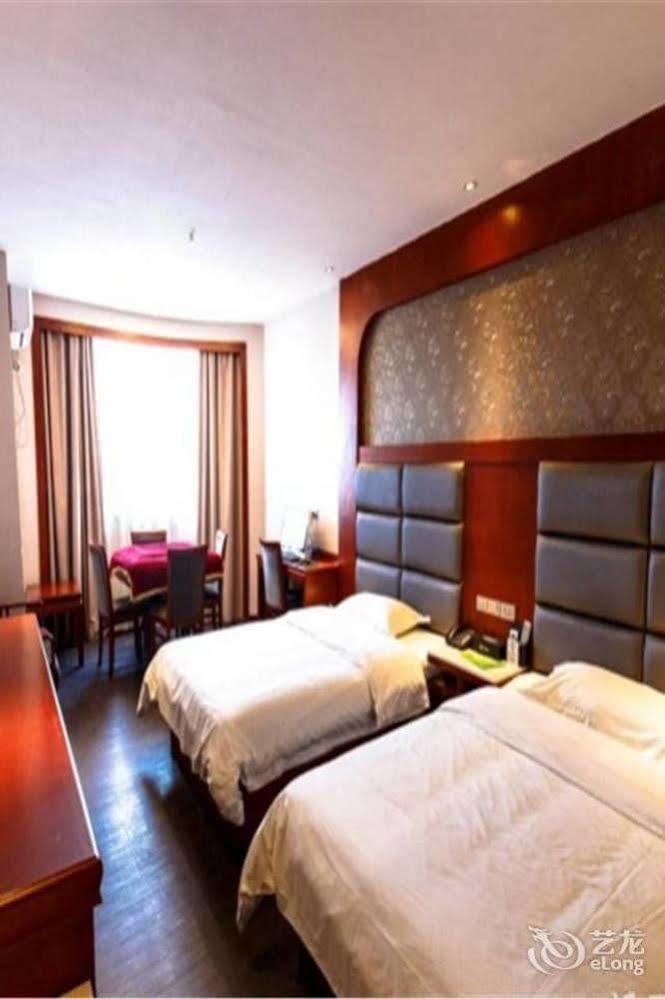 Longwang Business Hotel Liuzhou Екстериор снимка